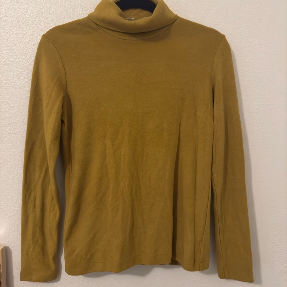 UNIQLO TURTLENECK